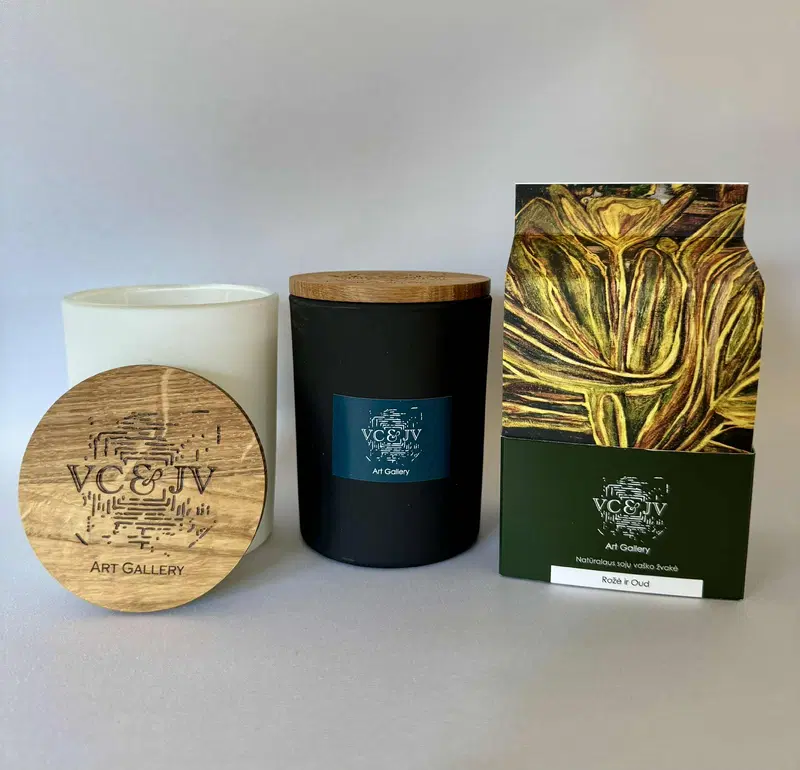 Aromatinė sojų vaško žvakė ,,Rožė ir Oud"