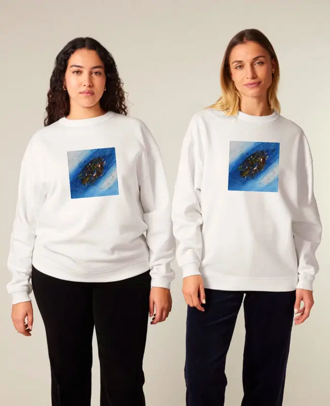 Moteriškas oversize megztinis su kūrinio ,,Kosmose" arba logo spauda
